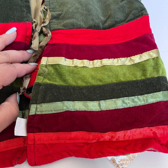 Dillards Trimsetter Velvet Christmas Tree Skirt 60" Round Forest Green Red Tie - Picture 3 of 8